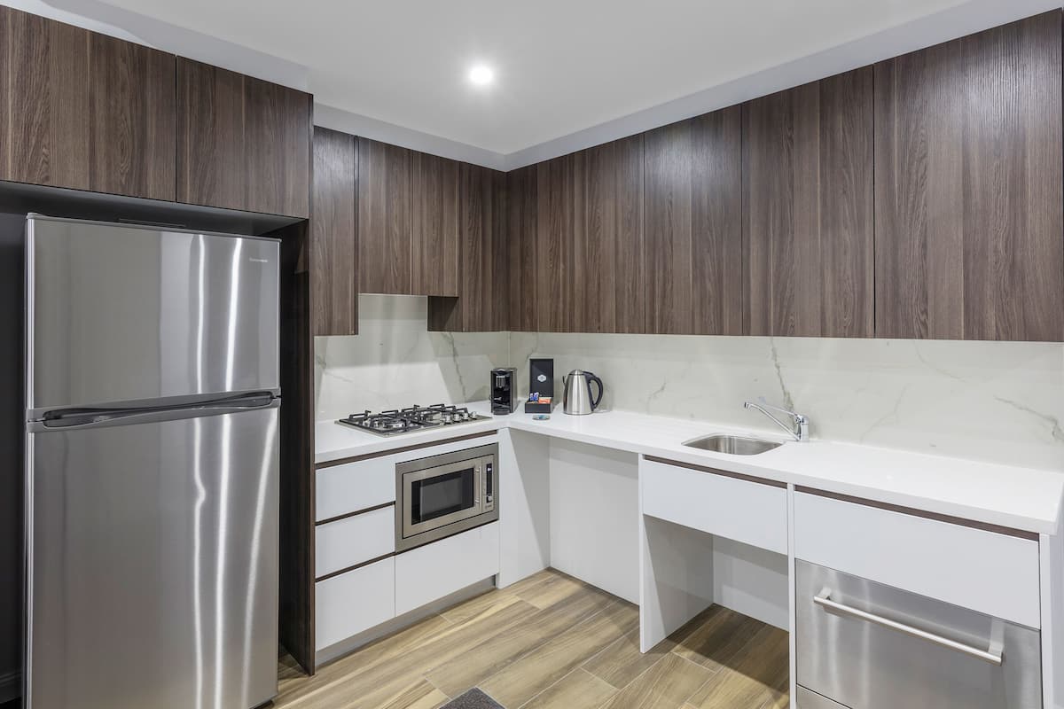 Suite, 1 slaapkamer, toegankelijk voor mindervaliden | Privékeuken | Een koelkast/vriezer, een magnetron, een oven, een kookplaat