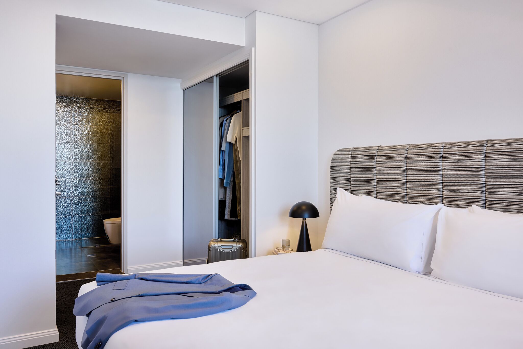 2 Bedroom Balcony Harbour View Suite | Premium bedding, in-room safe, desk, laptop workspace