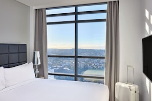 Suite, 2 camere da letto, ad angolo (Harbour View) | Biancheria da letto di alta qualità, cassaforte in camera, una scrivania
