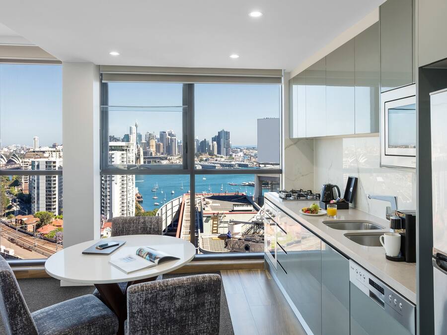 Suite, 1 slaapkamer (Harbour) | Privékeuken | Een koelkast/vriezer, een magnetron, een oven, een kookplaat