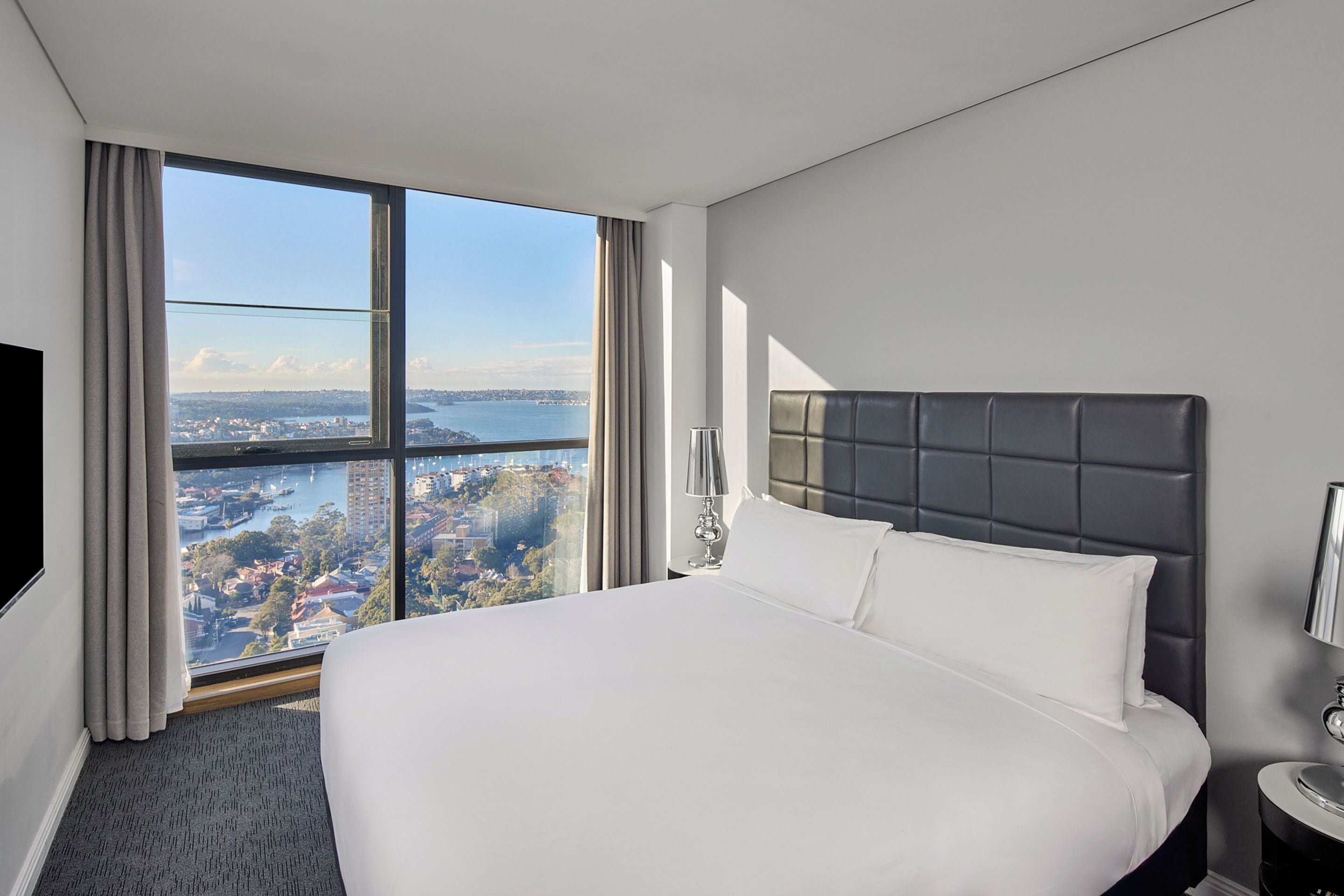 2 Bedroom Corner Harbour View Suite | Premium bedding, in-room safe, desk, laptop workspace