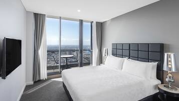 Suite, 3 camere da letto (Hinterland) | Biancheria da letto di alta qualità, cassaforte in camera, una scrivania