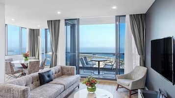 3 Bedroom Balcony Ocean Suite | Living area