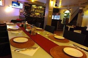 บริการอาหารเช้า อาหารกลางวัน อาหารเย็น, อาหารยุโรปสมัยใหม่