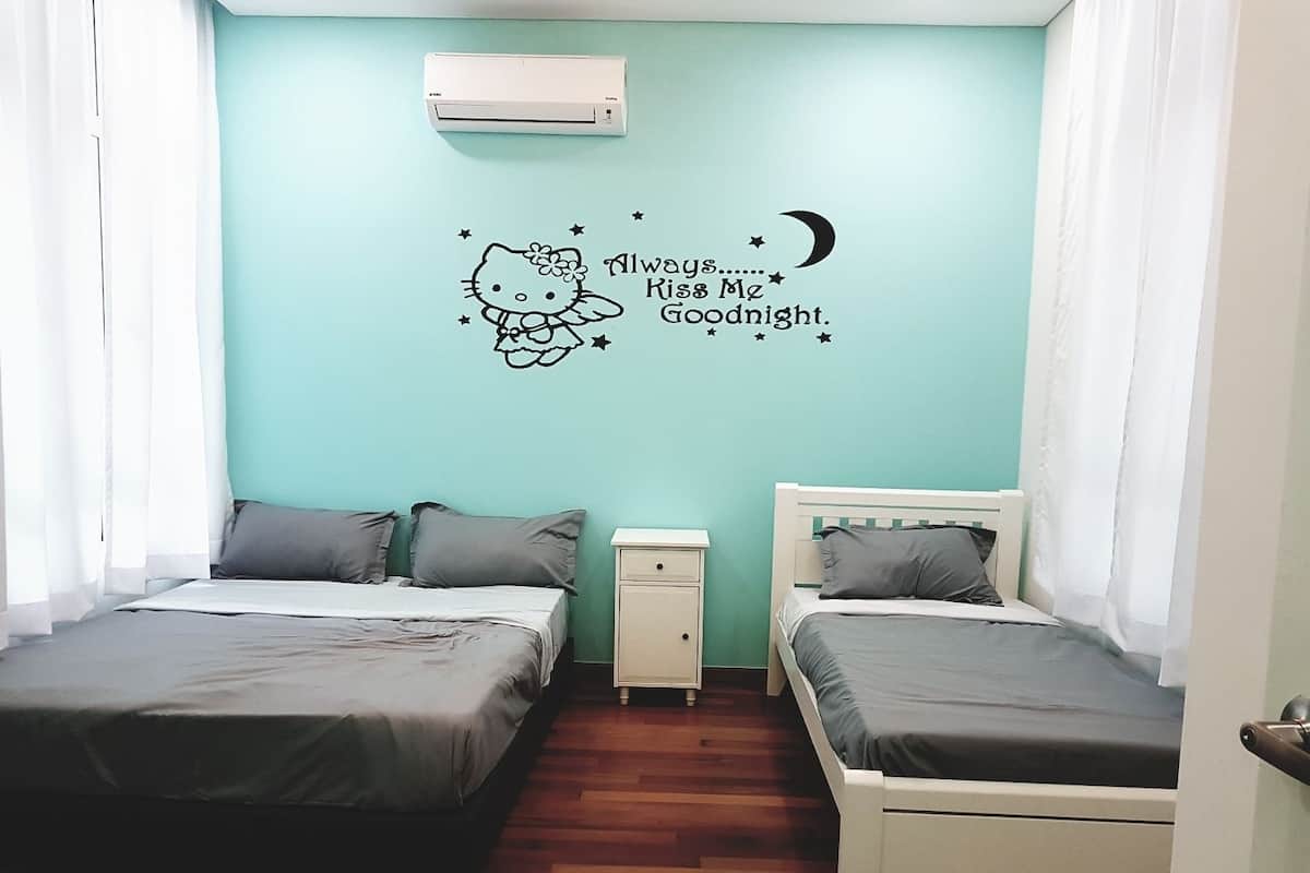 Economy Apartment, 2 Bedrooms (Hello Kitty Theme) | Seterika/papan seterika, Wi-fi percuma