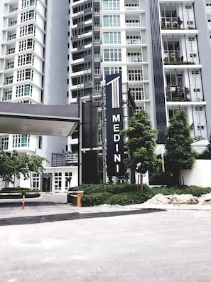 A modern building with a prominent vertical sign reading 'MEDINI'. - Holi 1Medini Suites (Iskandar Puteri)