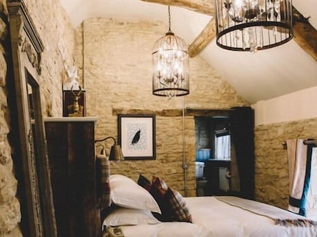 Deluxe Double Room, Ensuite (Garden View). The Stag at Stow