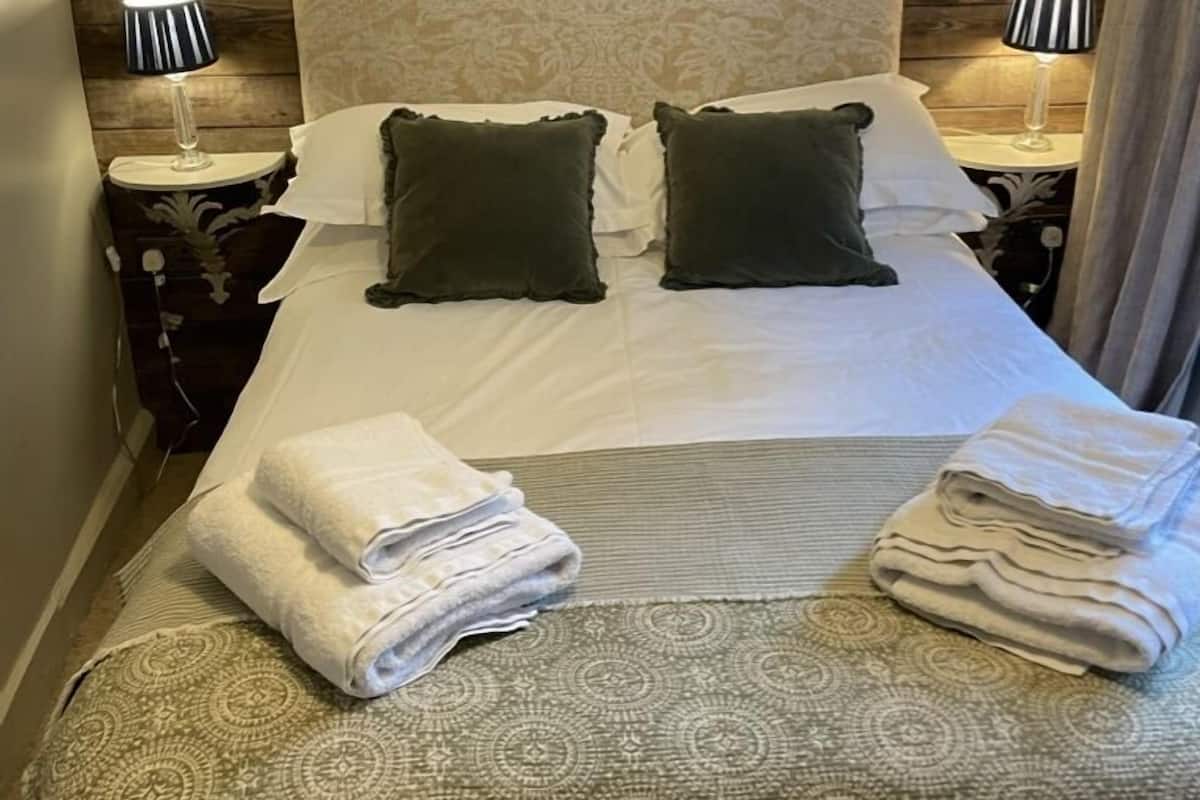Economy Double Room, Ensuite