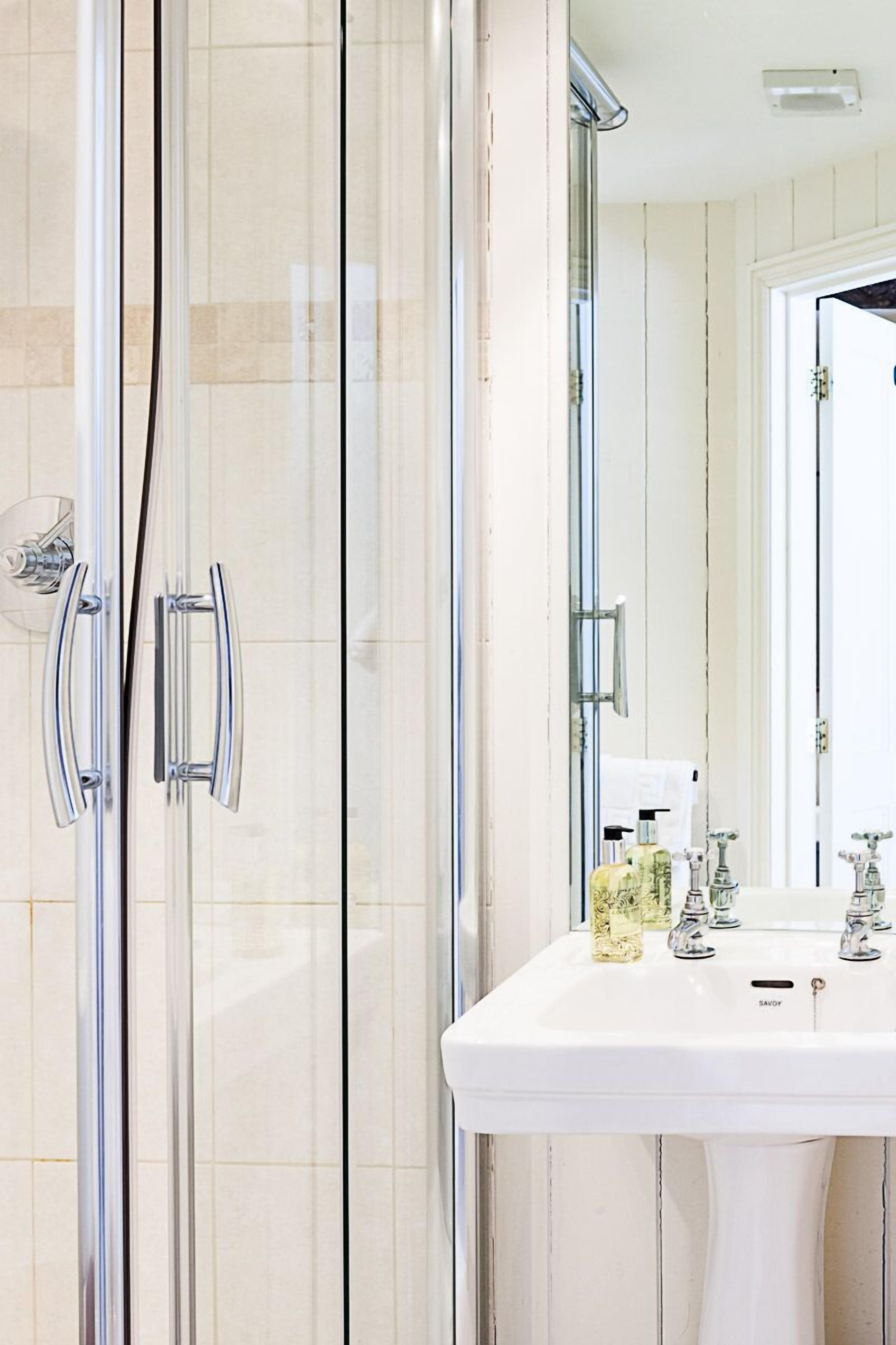 deluxe double room, ensuite | bathroom