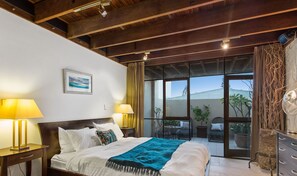 Premium-Stadtwohnung, 2 Schlafzimmer, 2 Bäder, Hafenblick | 2 Schlafzimmer, hochwertige Bettwaren, Bügeleisen/Bügelbrett