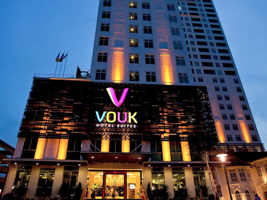 Fachada da propriedade à noite