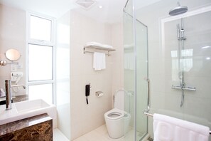 Free toiletries, hair dryer, slippers, bidet - Vouk Hotel Suites (George Town)
