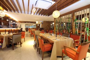 Daily continental breakfast for a fee - Vouk Hotel Suites (George Town)