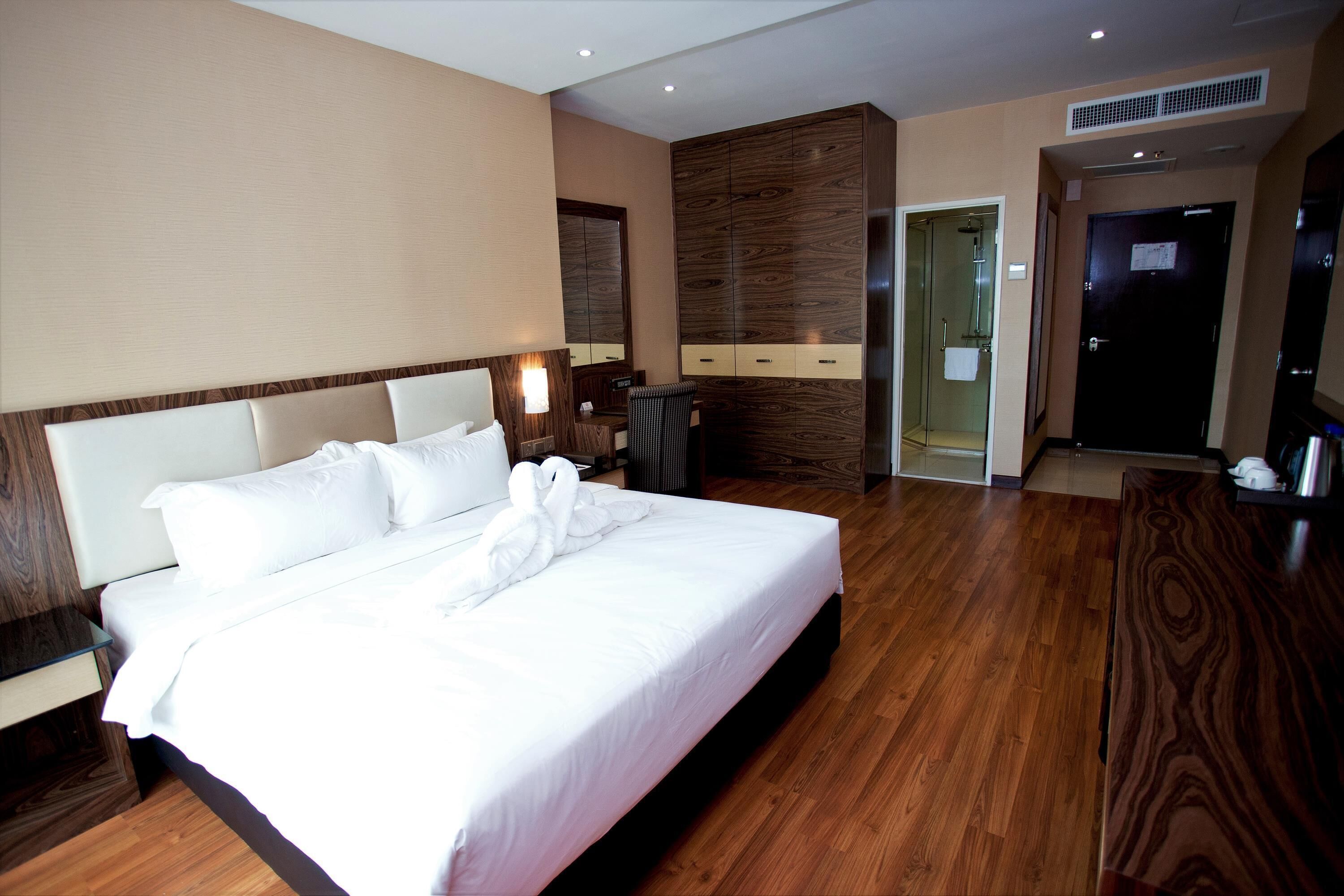 deluxe twin room, partial sea view - leisure only | 1 bedroom, minibar, in-room safe, blackout curtains