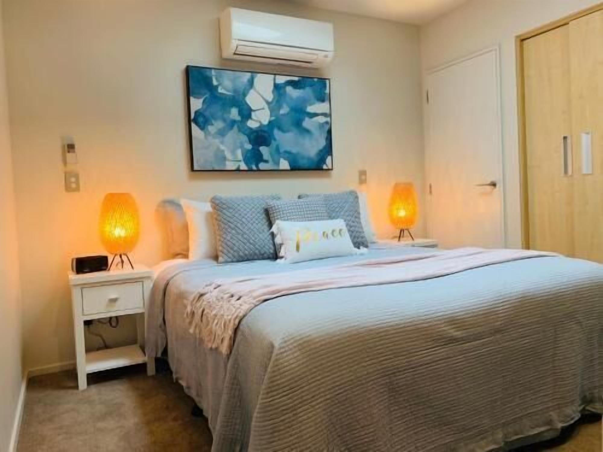In-room safe, soundproofing, iron/ironing board, free WiFi