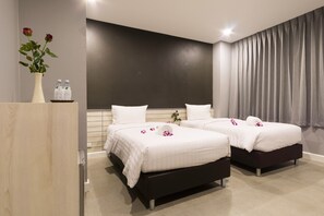 Modern Room Twin | โต๊ะทำงาน, ผ้าม่านกันแสง, เตียงเสริม/เปล, Wi-Fi ฟรี