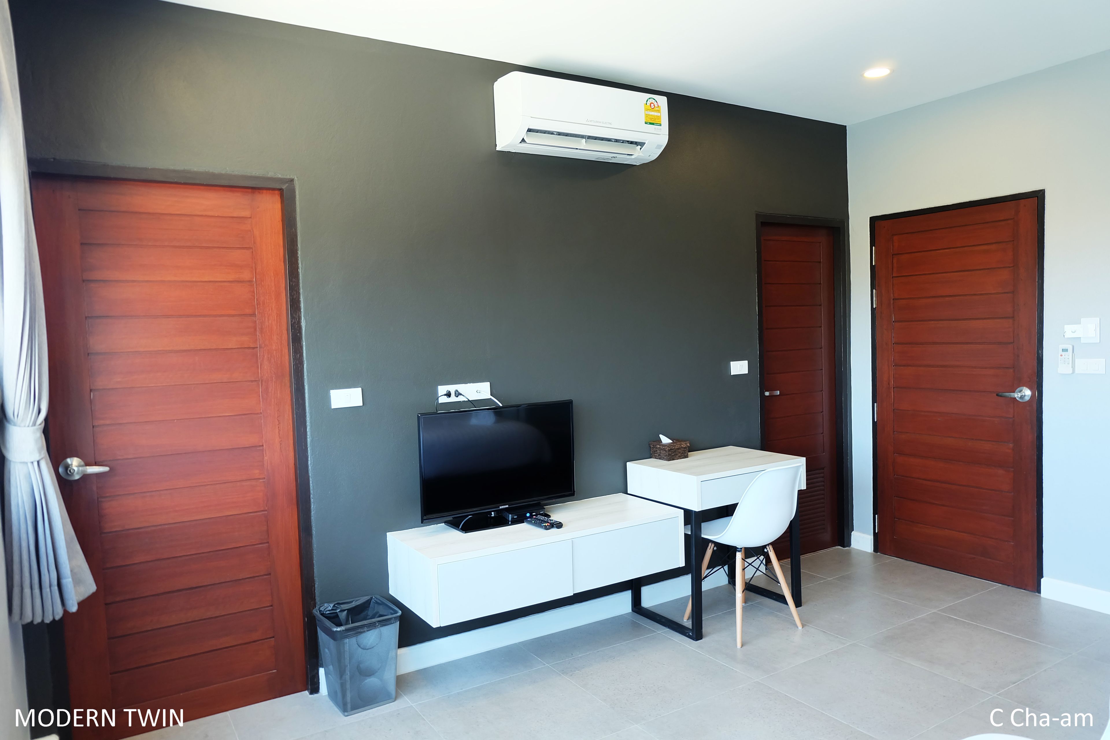 modern room twin | desk, blackout curtains, rollaway beds, free wifi