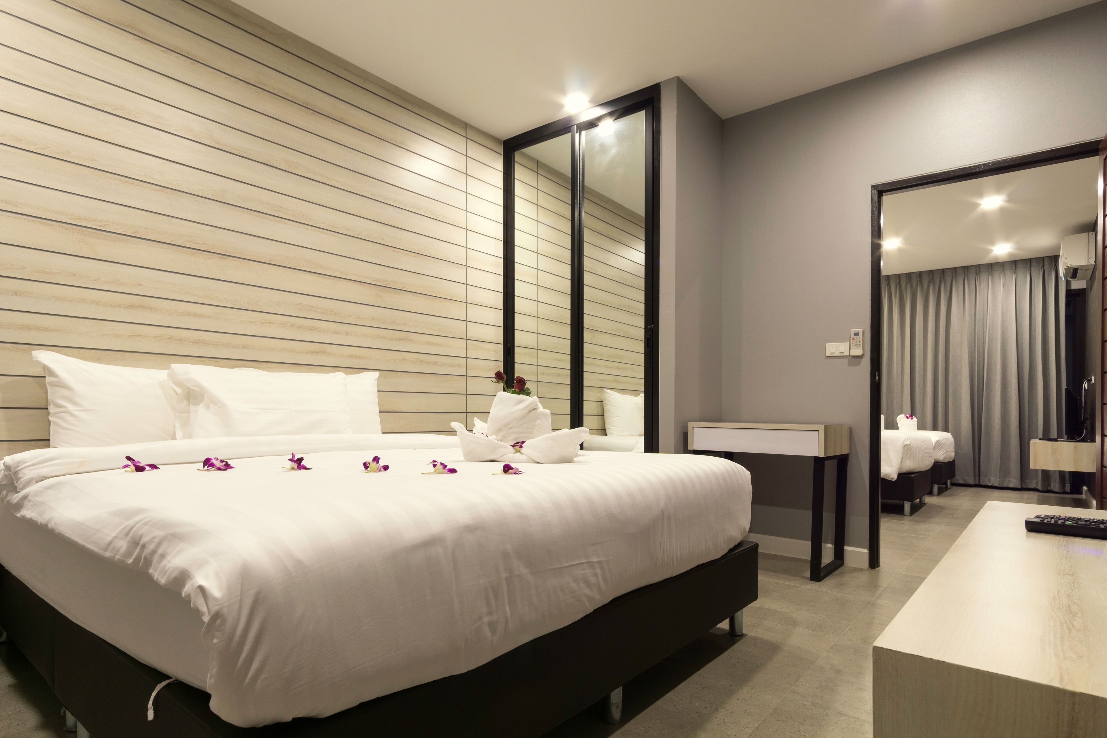 grand room | desk, blackout curtains, rollaway beds, free wifi