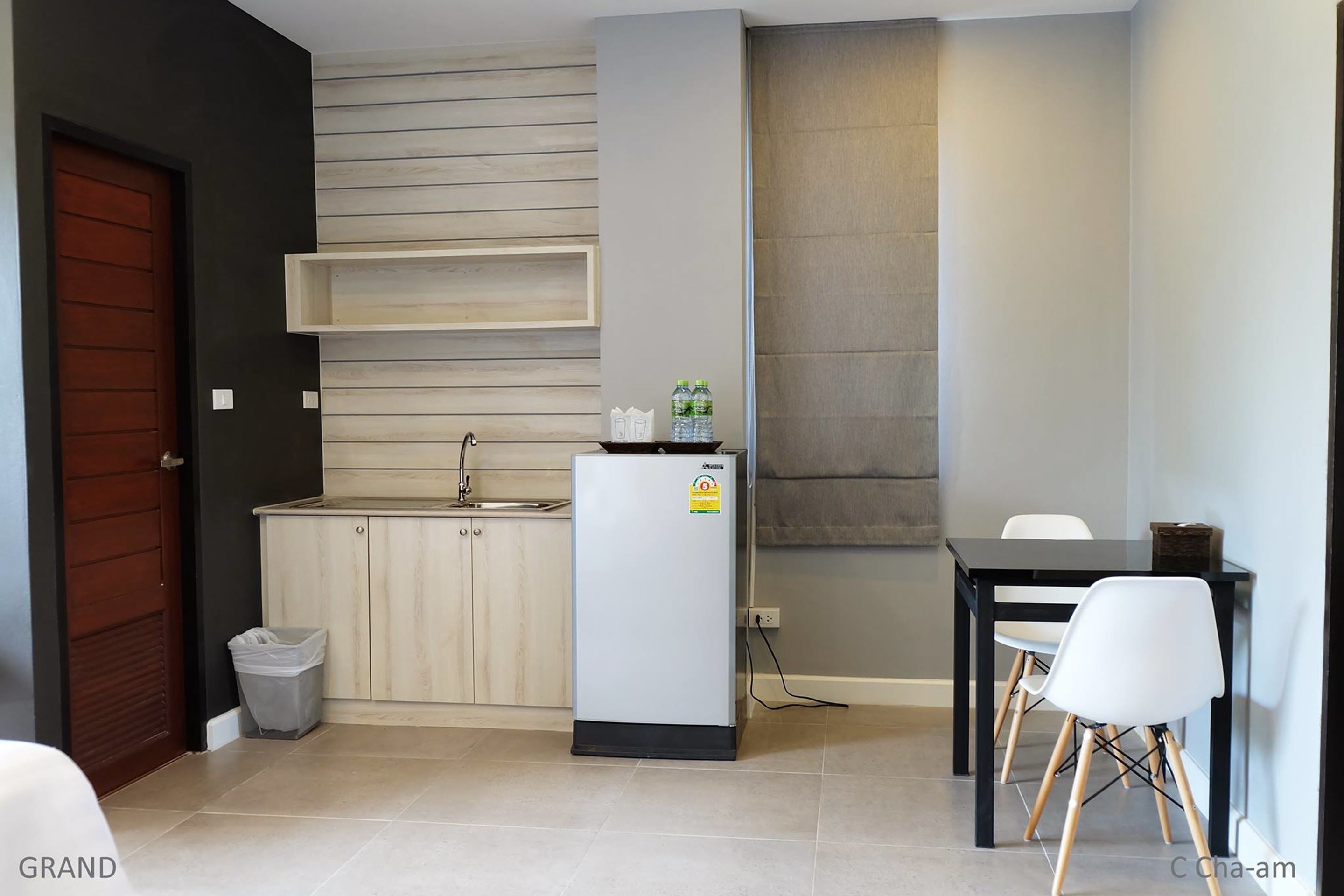 grand room | room amenity