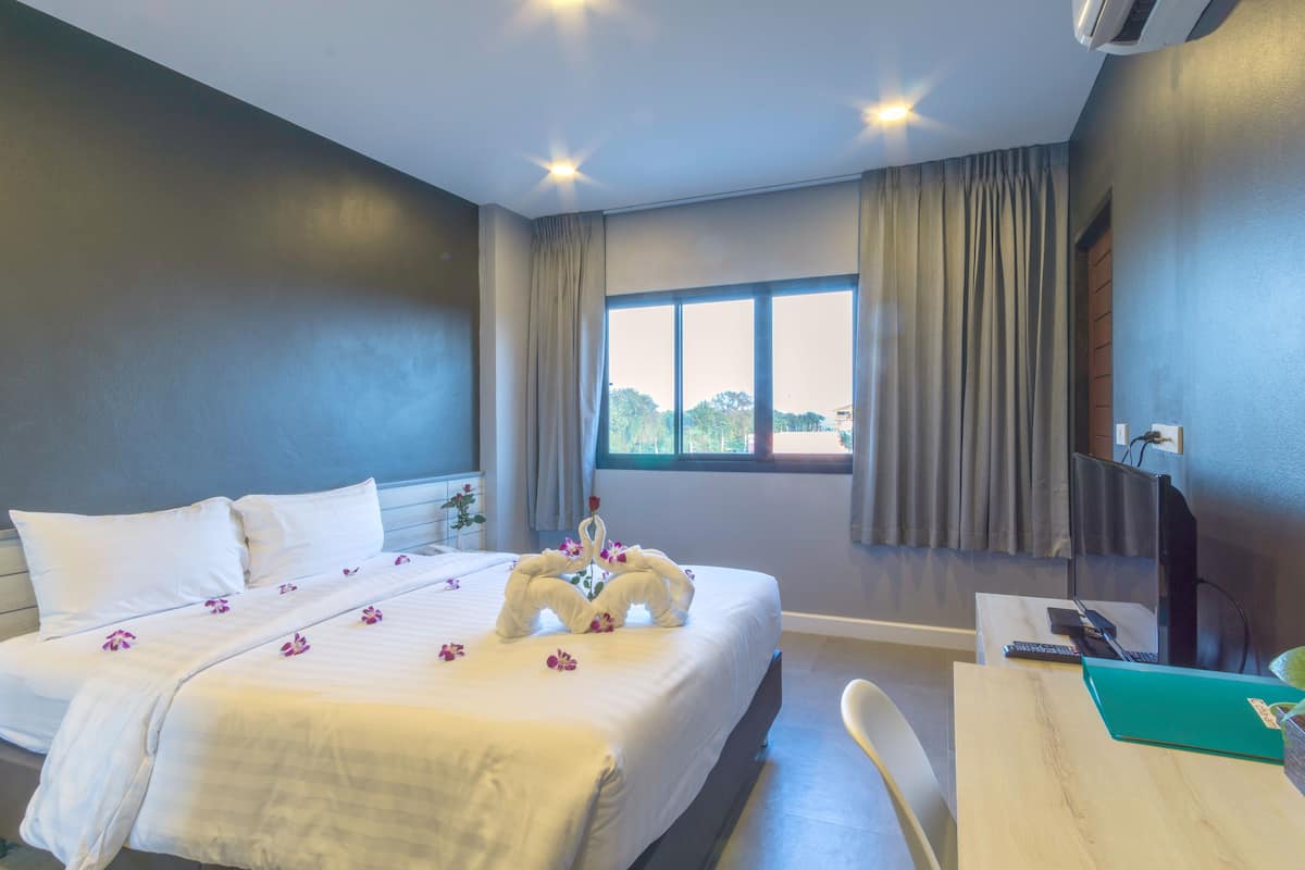Classic Room | Schreibtisch, Verdunkelungsvorhänge, Zustellbetten, kostenloses WLAN