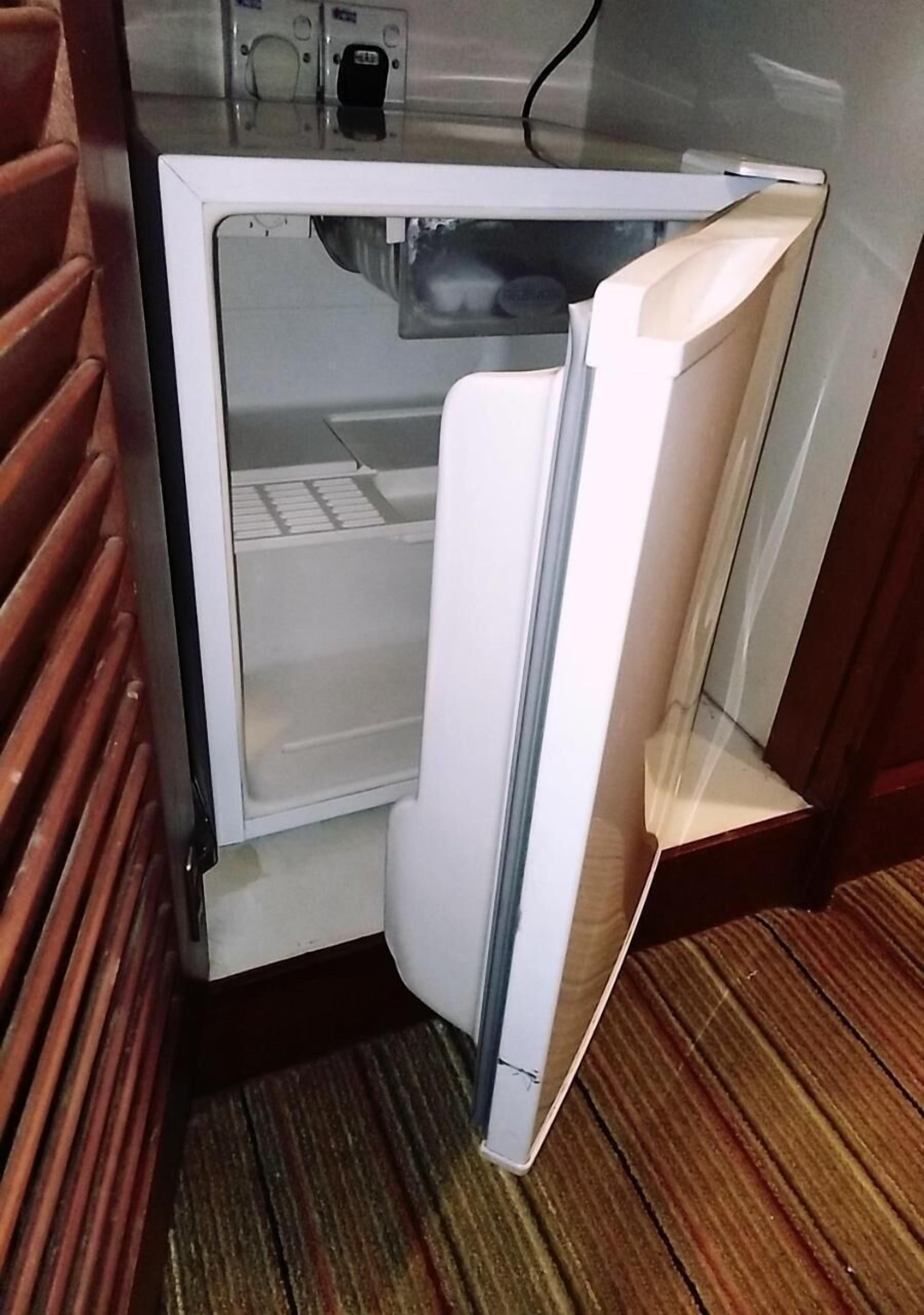 shower, free toiletries, slippers, bidet