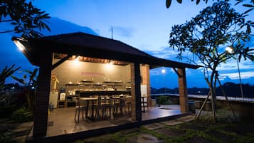 Rooftop bar, garden views, open daily