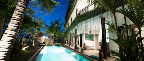 Outdoor pool, a natural pool