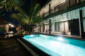 Outdoor pool, a natural pool