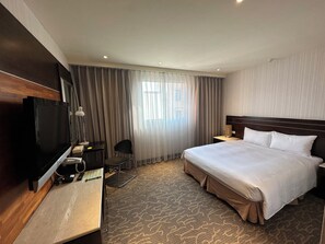 Deluxe Double Room, 1 Double Bed | Desk, blackout curtains, free WiFi, bed sheets - Young Soarlan Boutique Hotel (Tainan)