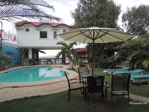 Outdoor pool - Love's Beach and Dive Resort (Moalboal)