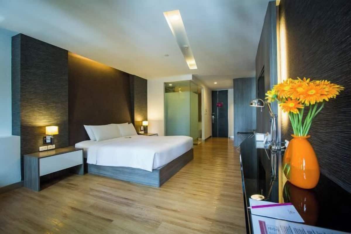 In-room safe, desk, blackout drapes, free WiFi
