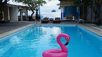 Piscine couverte, piscine extérieure