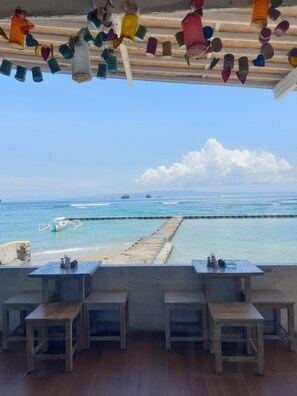 Phục vụ bữa sáng, bữa trưa, bữa tối, món ăn Indonesia 