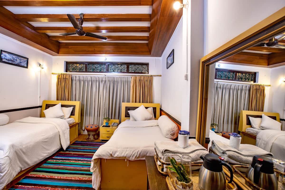 1 bedroom, Egyptian cotton sheets, premium bedding