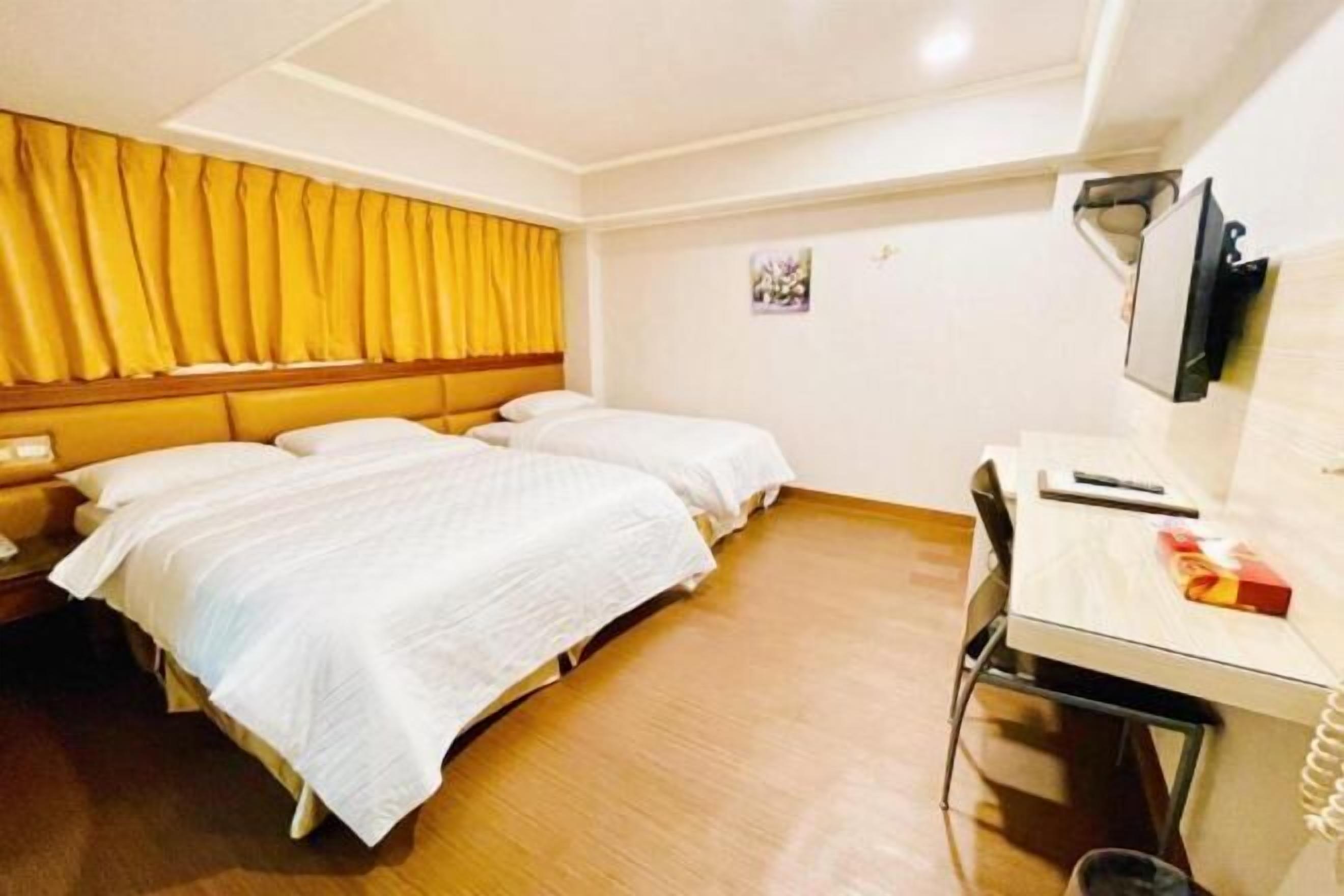 Luxe beddengoed, een bureau, gratis wifi, beddengoed