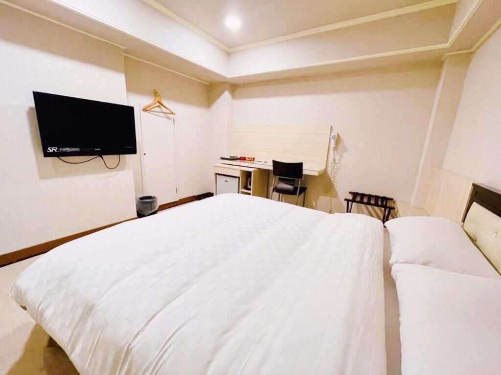 classic room (no window) | 1 bedroom, premium bedding, desk, free wifi