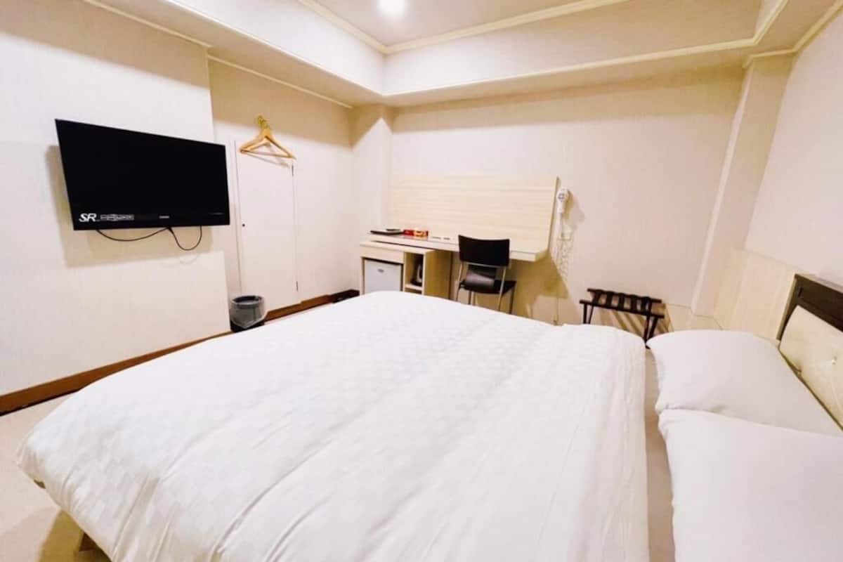classic room (no window) | 1 bedroom, premium bedding, desk, free wifi