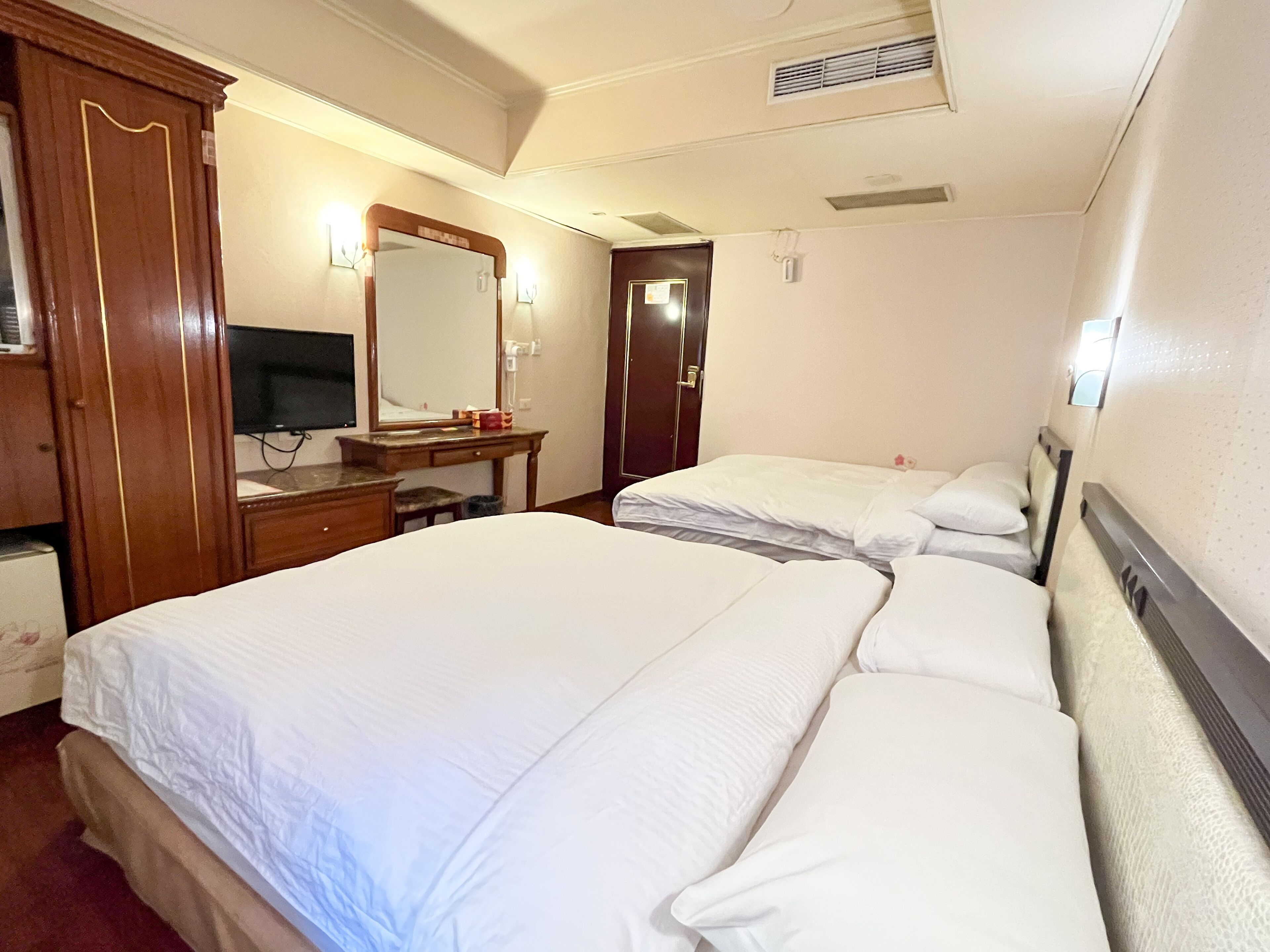 family quadruple room | 1 bedroom, premium bedding, desk, free wifi
