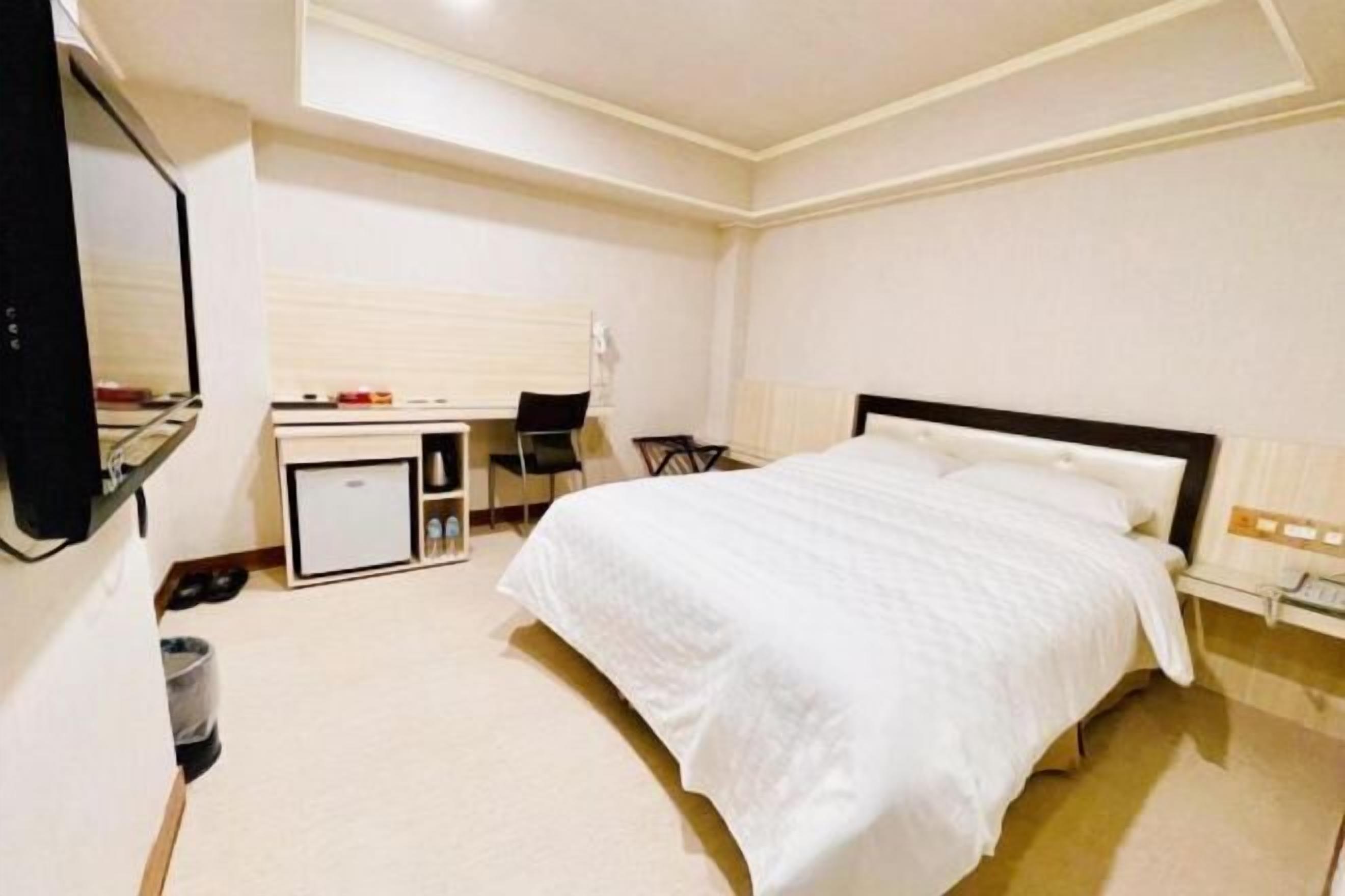 Luxe beddengoed, een bureau, gratis wifi, beddengoed