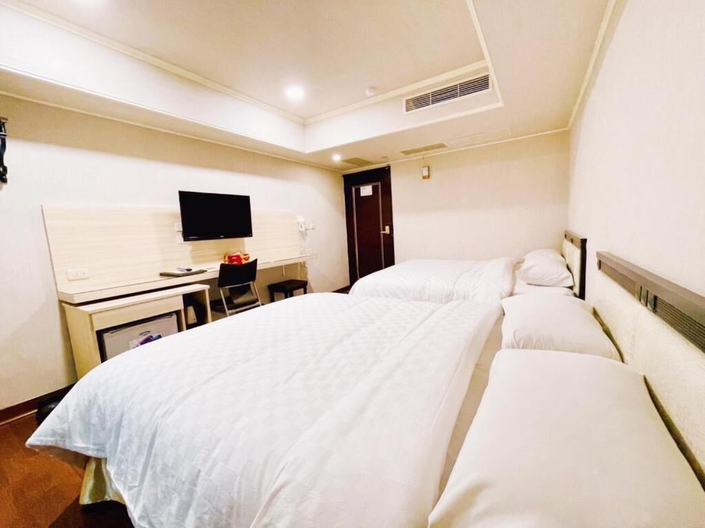 elite quadruple room | 1 bedroom, premium bedding, desk, free wifi