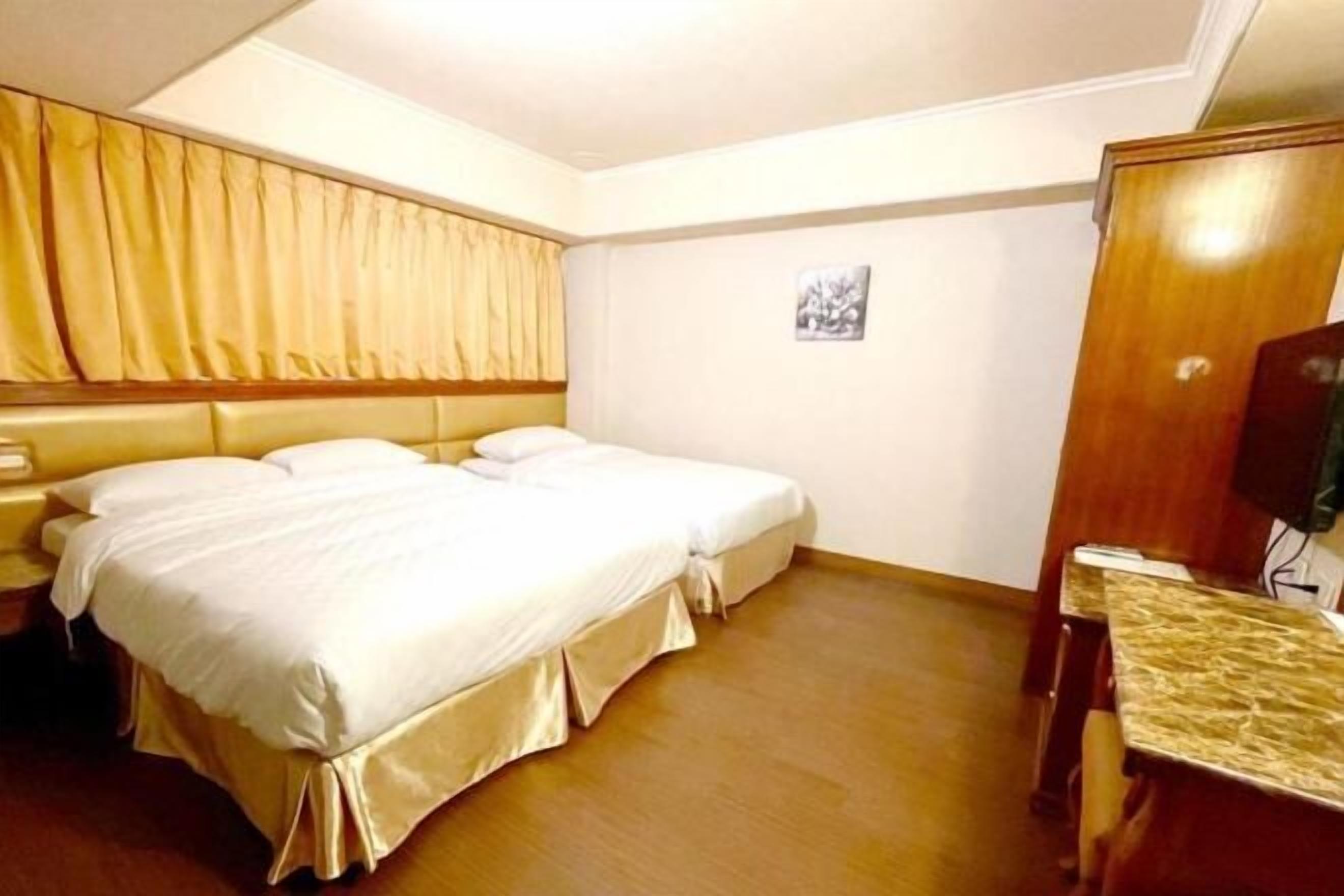 Luxe beddengoed, een bureau, gratis wifi, beddengoed