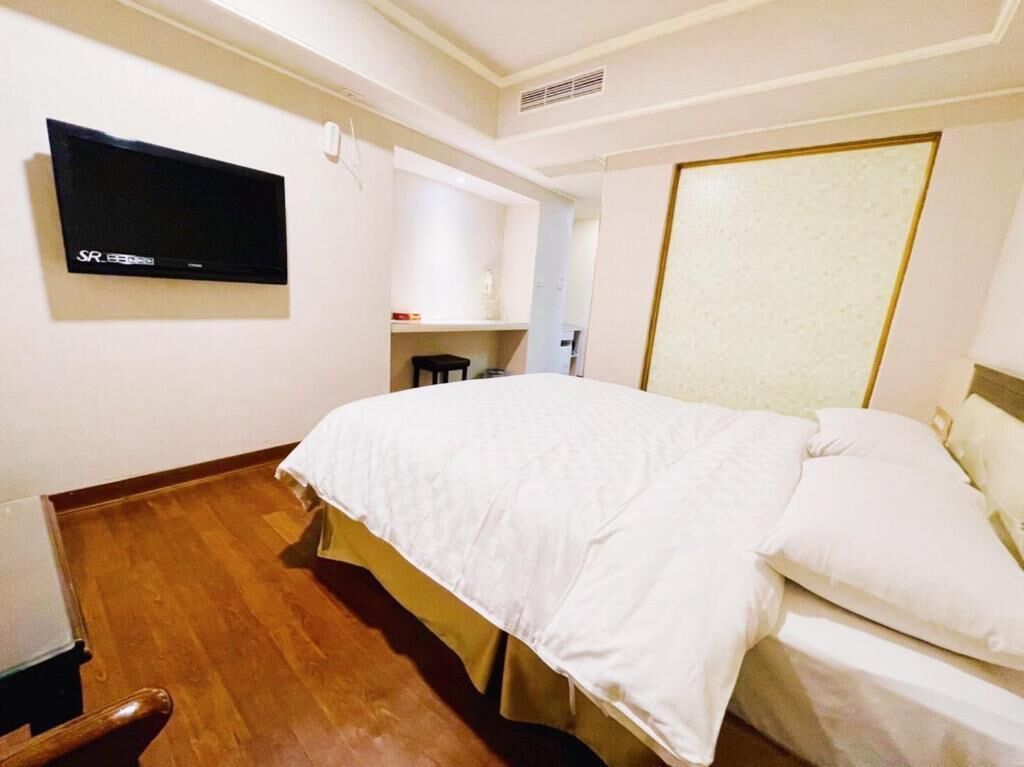 classic room (no window) | 1 bedroom, premium bedding, desk, free wifi