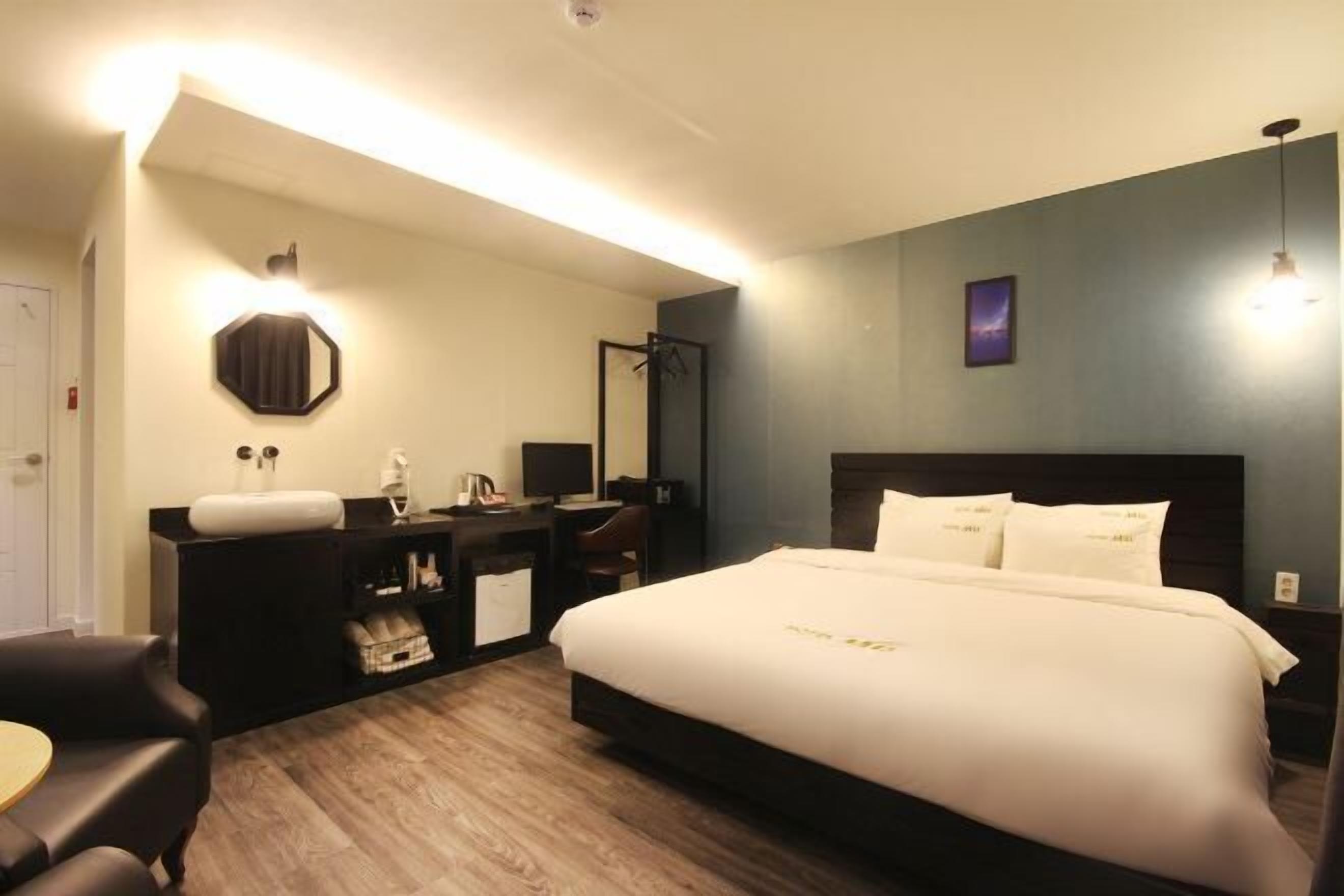 Cofres nos quartos, quartos à prova de som, Wi-Fi de cortesia