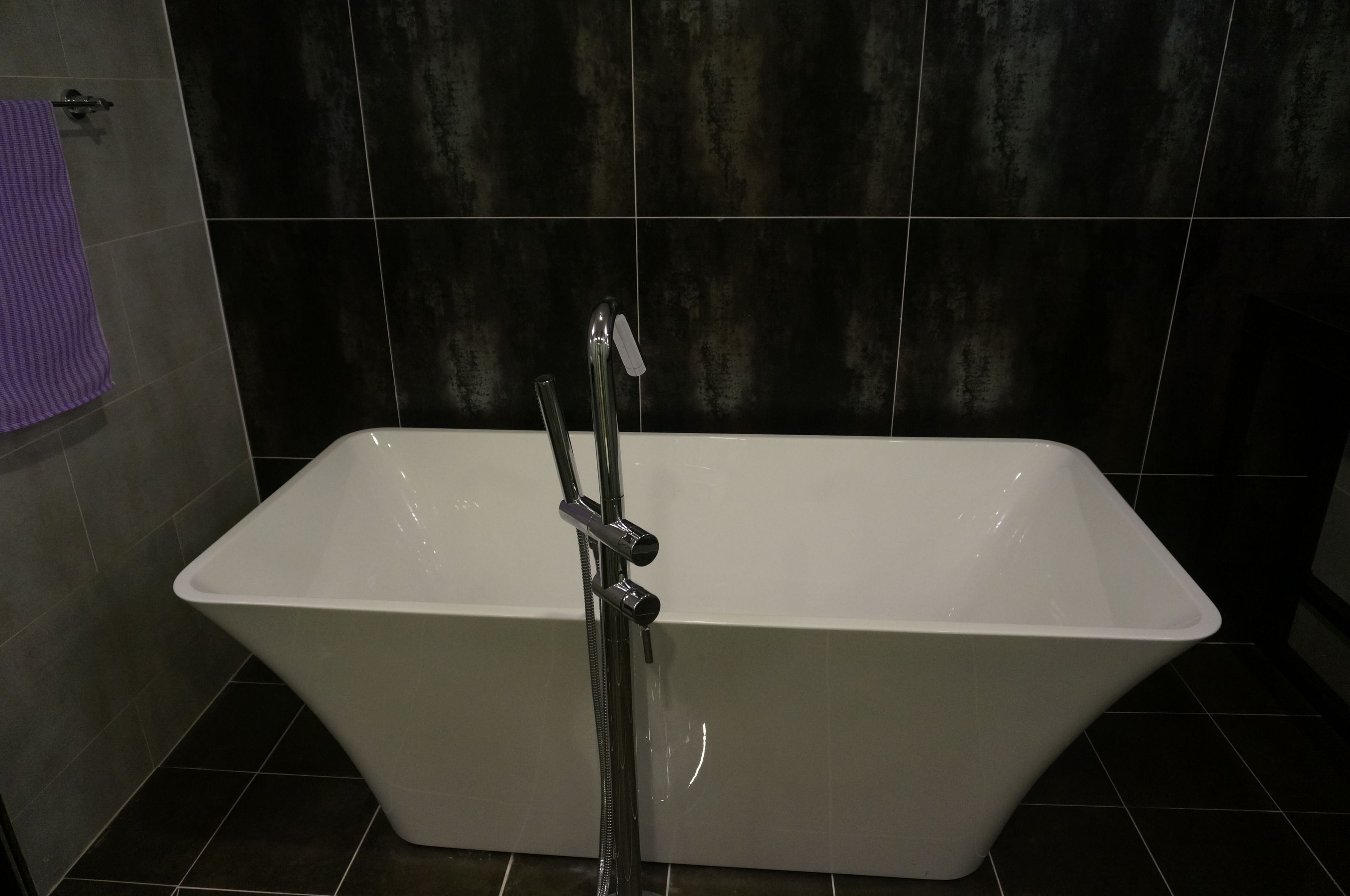 premium twin room | deep-soaking bathtub