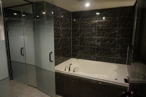 Premium Double Room | Deep soaking bathtub - Hotel MU (Busan)
