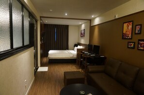 Premium Double Room | Living area | Flat-screen TV - Hotel MU (Busan)