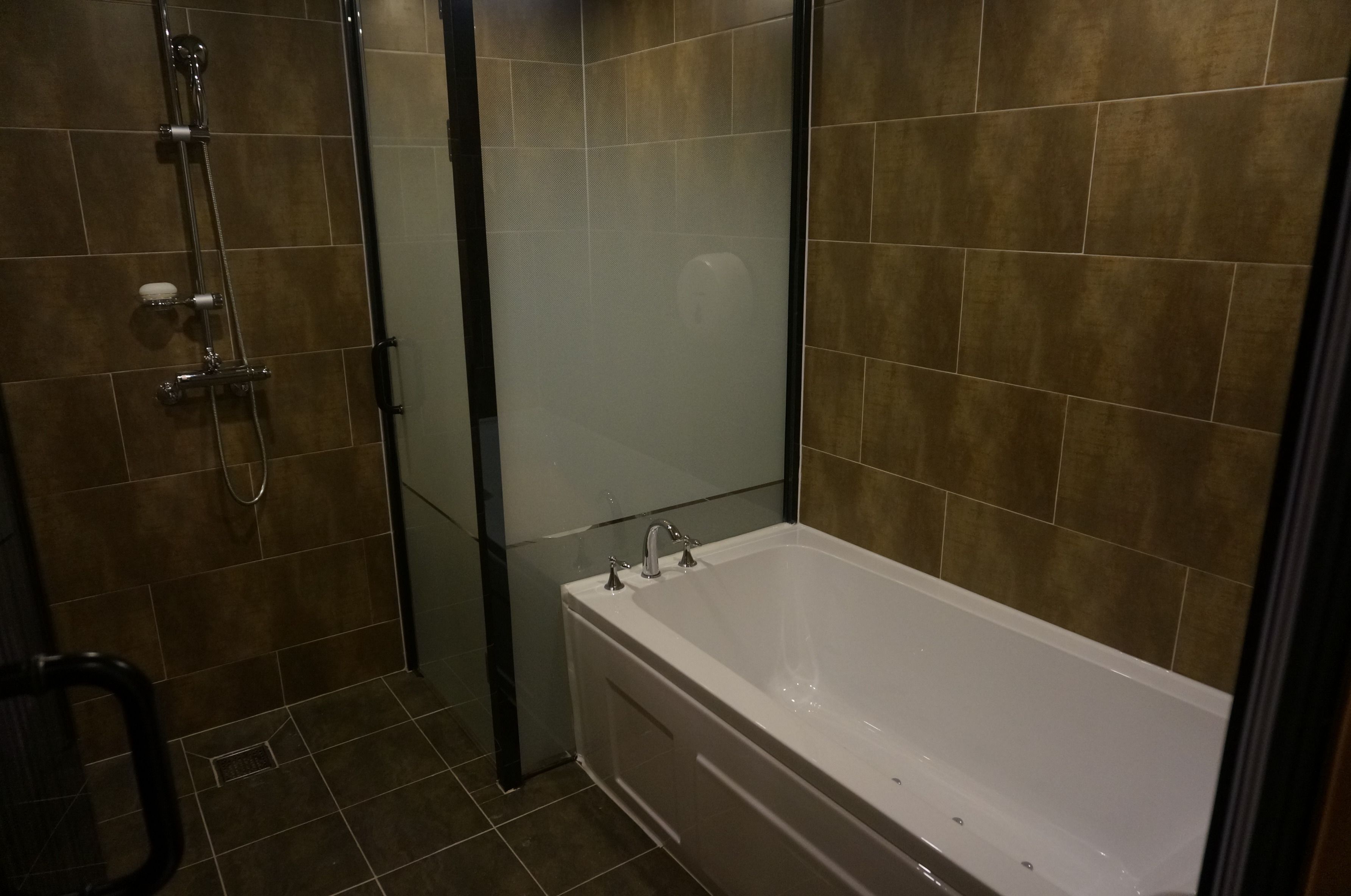 tt deluxe room (ondol) | bathroom shower