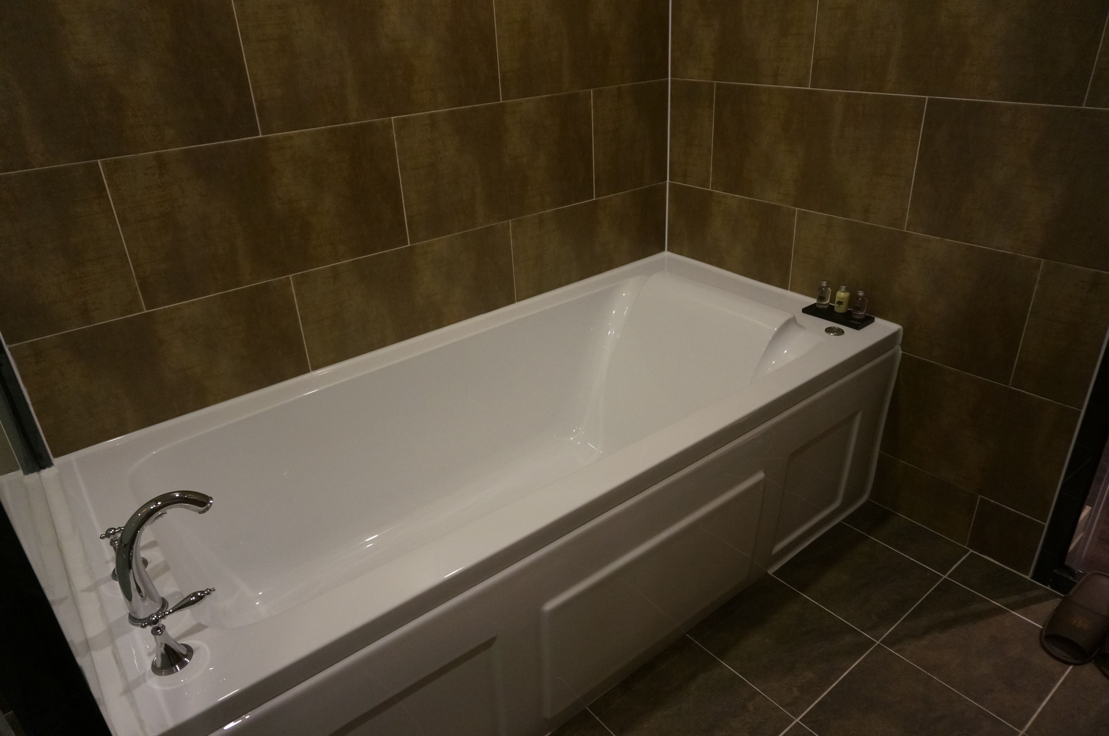 tt deluxe room (ondol) | deep-soaking bathtub