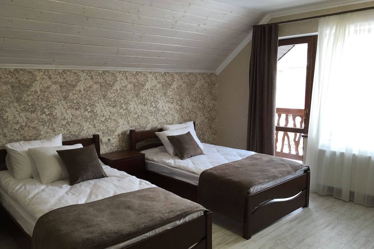 Superior-Zweibettzimmer | Zimmersafe, Bügeleisen/Bügelbrett, kostenlose Babybetten