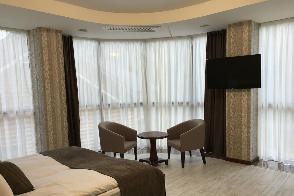 Junior-Suite (Panorama View) | Zimmersafe, Bügeleisen/Bügelbrett, kostenlose Babybetten